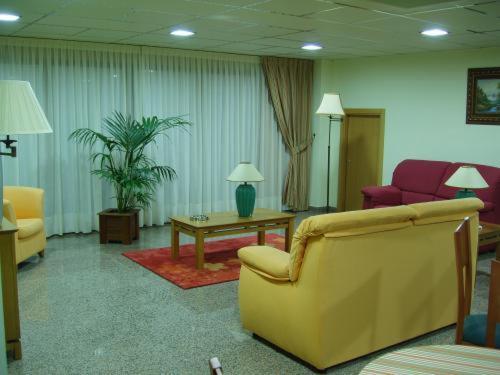 Hotel Estrella Del Alemar ลอเรโด ภายนอก รูปภาพ