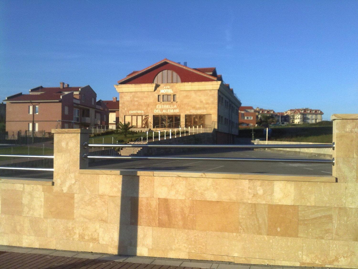 Hotel Estrella Del Alemar ลอเรโด ภายนอก รูปภาพ